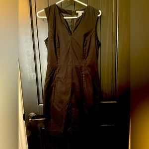 H&M Size 8, the best black dress I’ve owned. Light material. Bought in Paris h&m